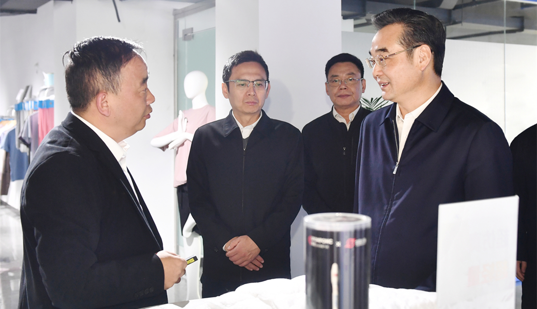 市領導到洪澤區(qū)宣講黨的二十屆四中全會精神并調...